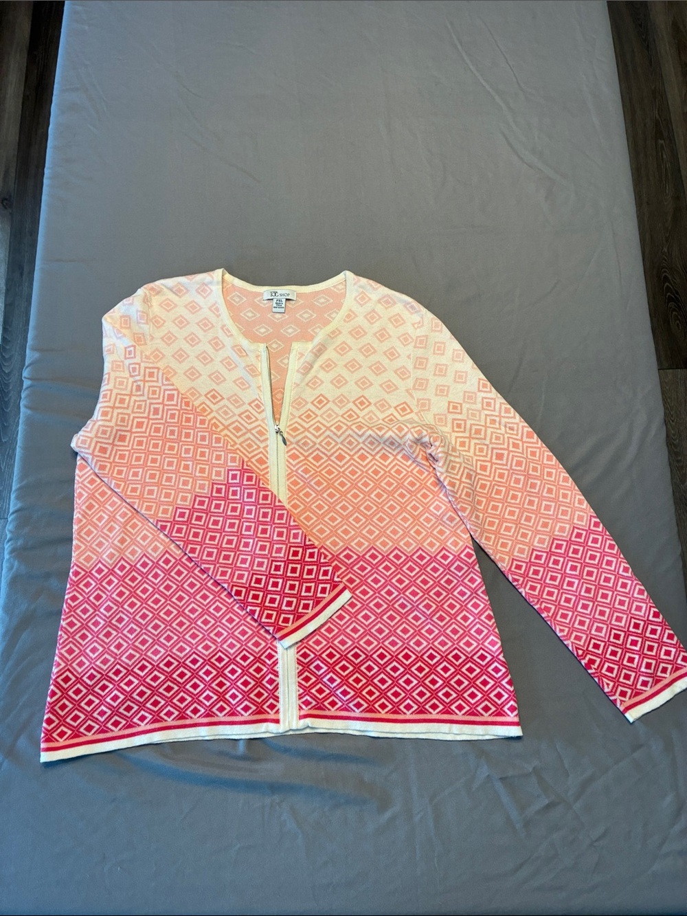 Diamond Pattern Zip-Front Cardigan in Pink & Coral
